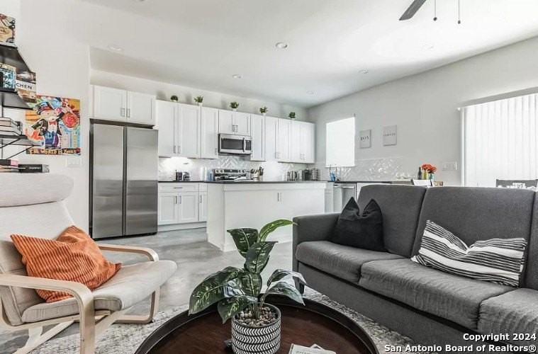 939 Piedmont Ave - Photo 6 of 17