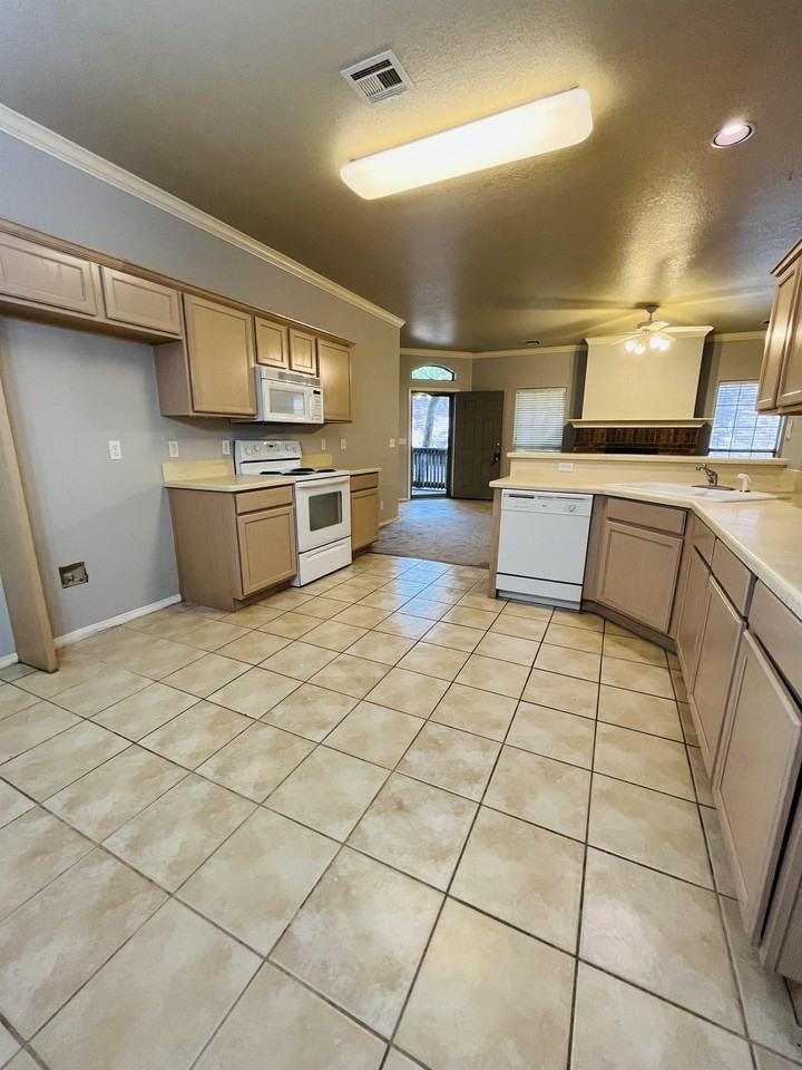 1718 Windhill Ave #1 - Photo 3 of 10