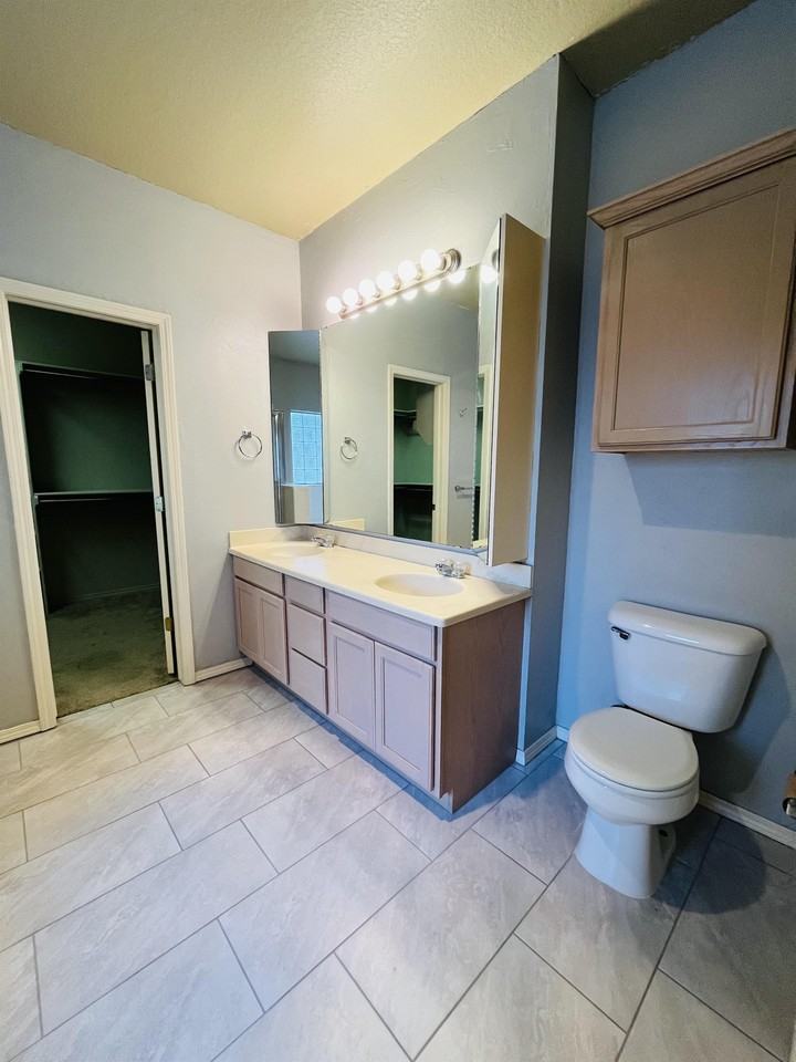 1718 Windhill Ave #1 - Photo 5 of 10