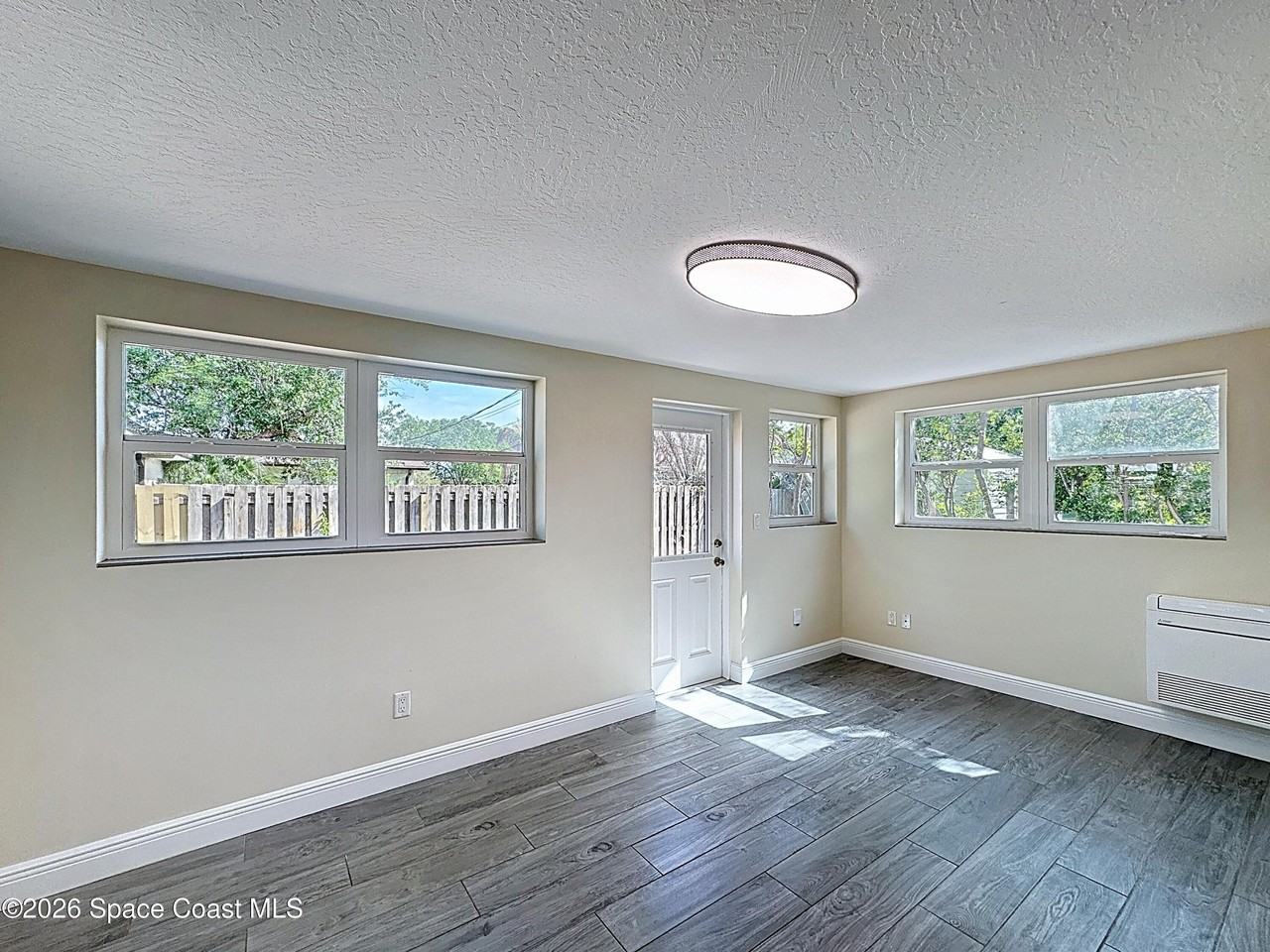 1315 Lester Ct - Photo 6 of 40