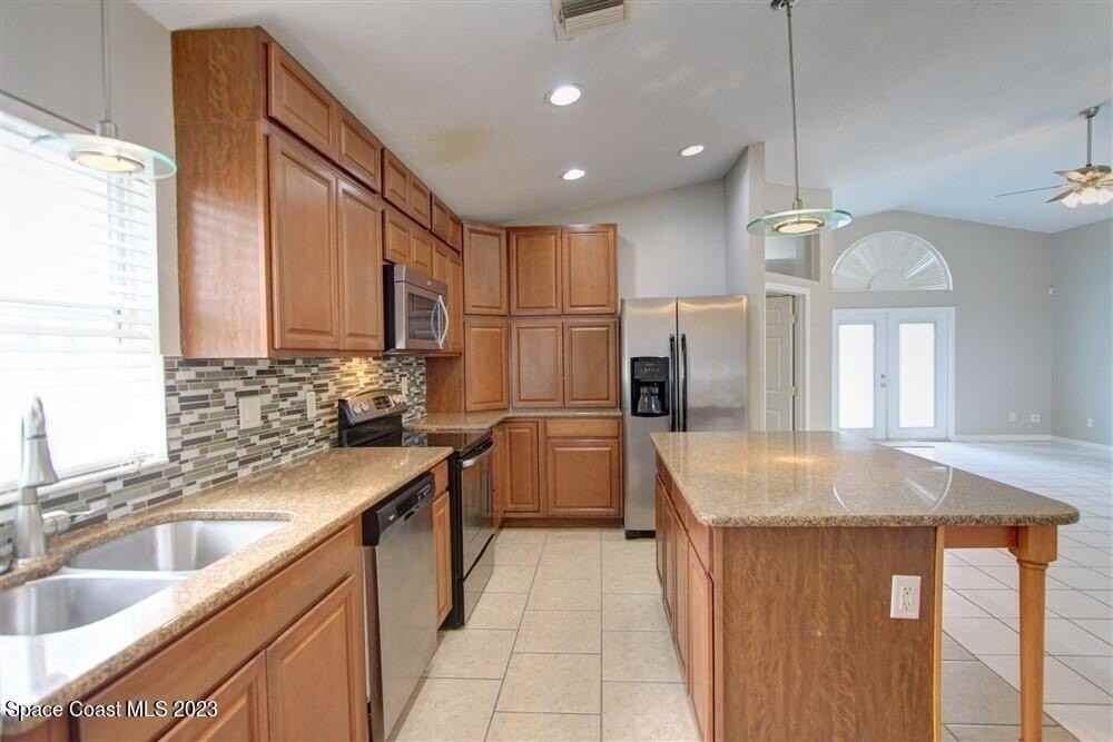 8006 Bracken Ln - Photo 5 of 20