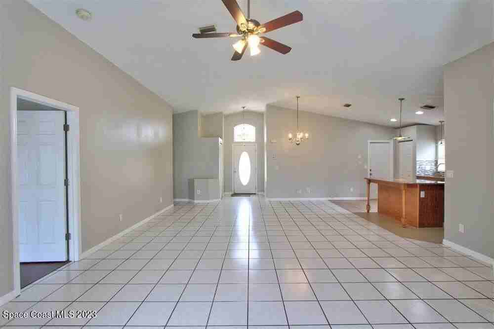 8006 Bracken Ln - Photo 7 of 20