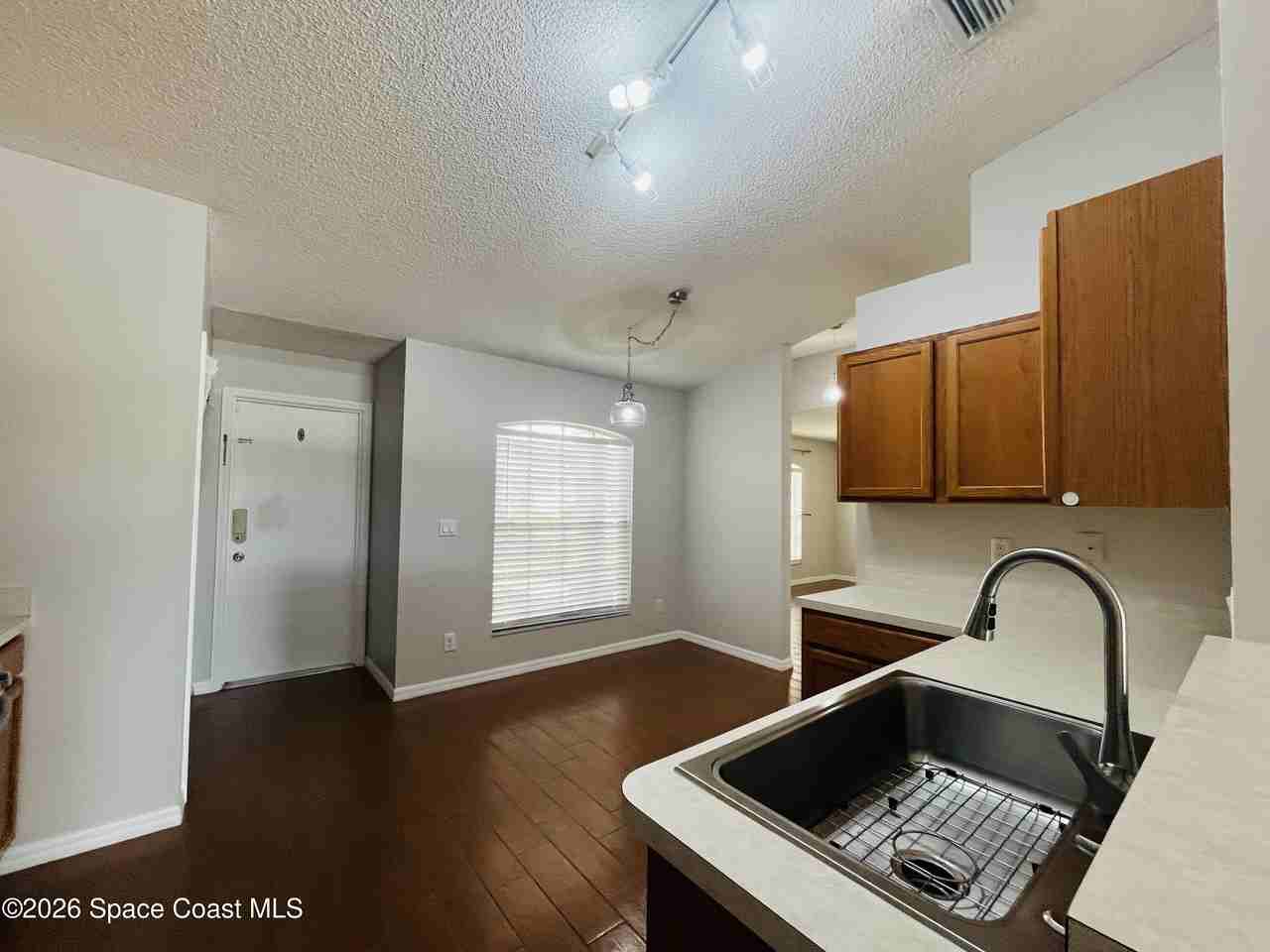 829 Honeysuckle Dr - Photo 5 of 18