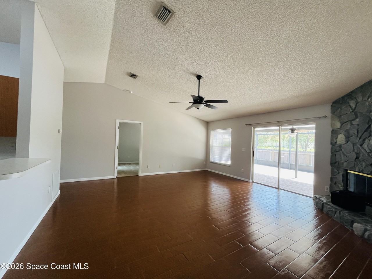 829 Honeysuckle Dr - Photo 6 of 18