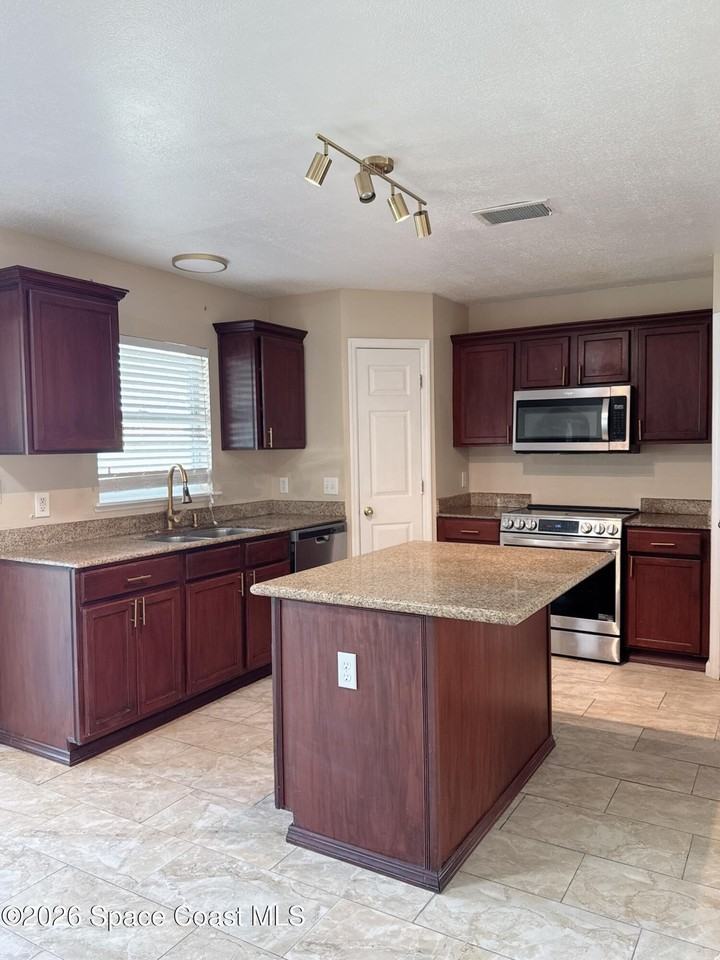 1718 Sawgrass Dr Sw - Photo 3 of 27