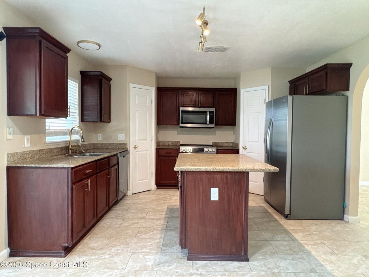 1718 Sawgrass Dr Sw - Photo 4 of 27