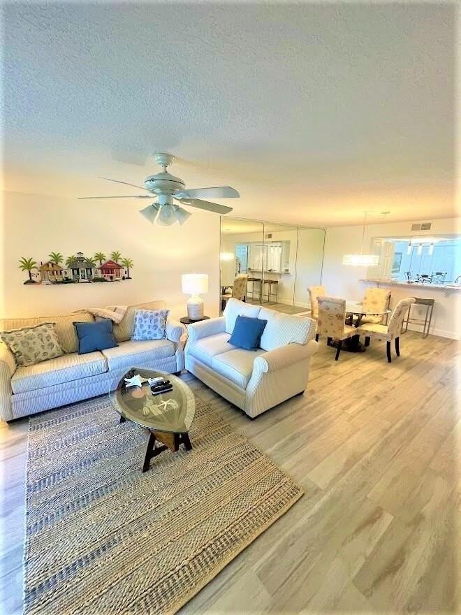 606 Shorewood Dr - Photo 7 of 26