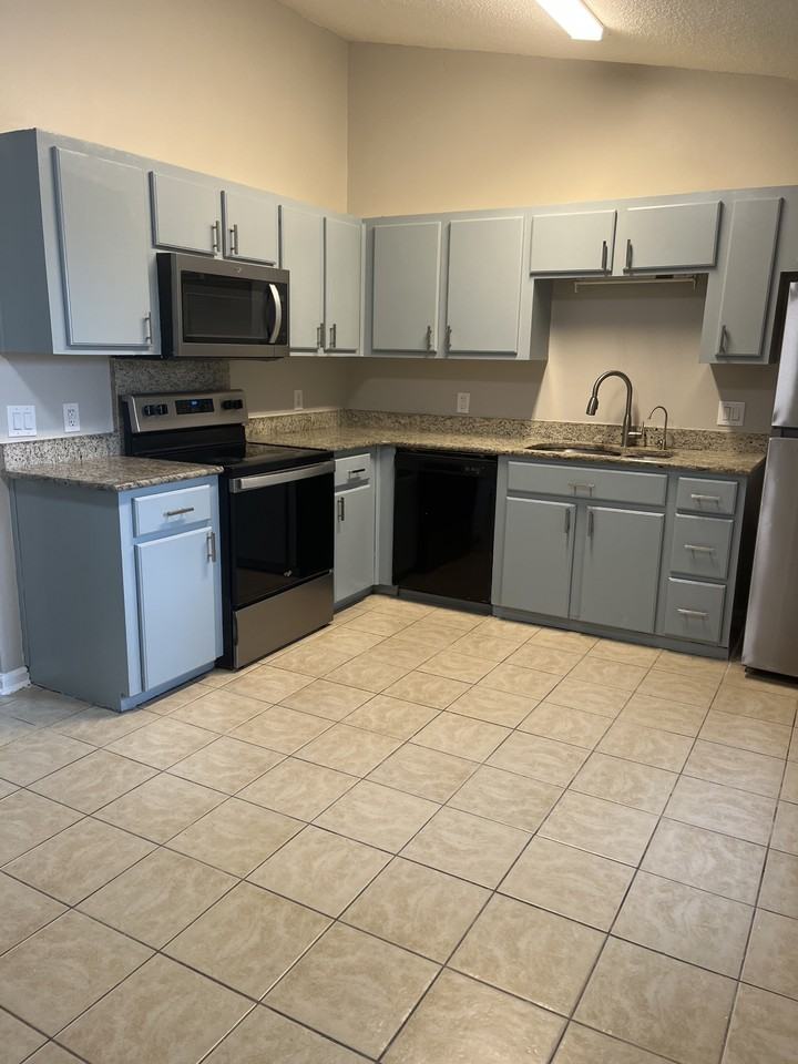 1016 Farr Ct #1 - Photo 2 of 10