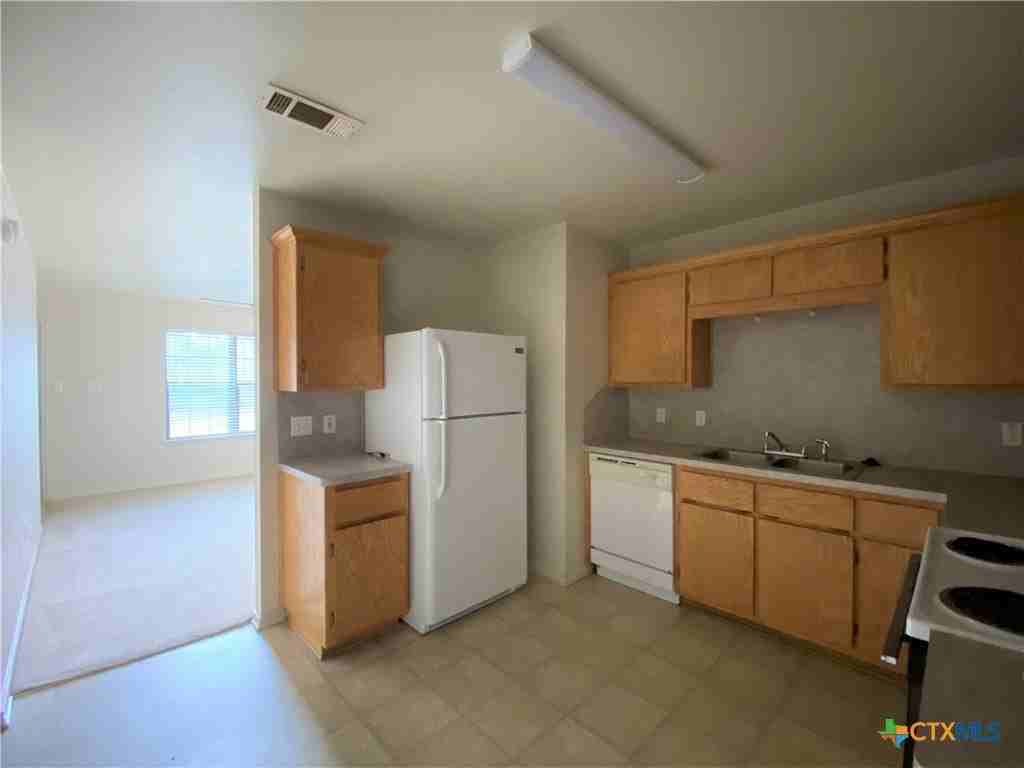 1610 Aztec Trce #B - Photo 3 of 7