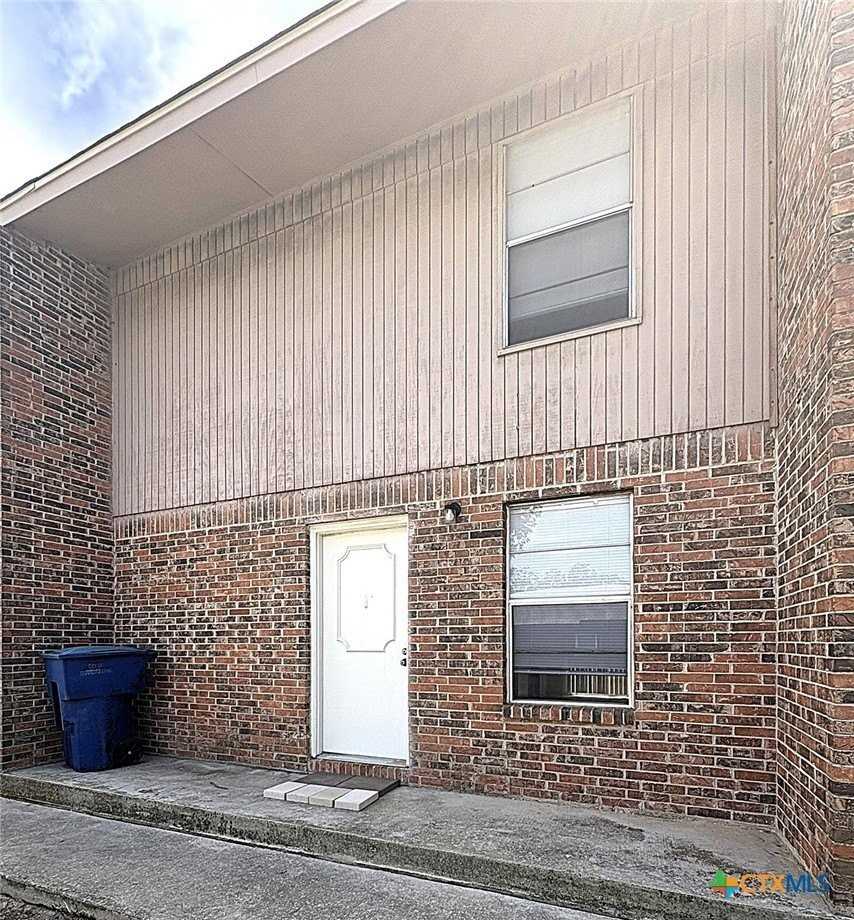 402 S 2nd St #B - Photo 2 of 13