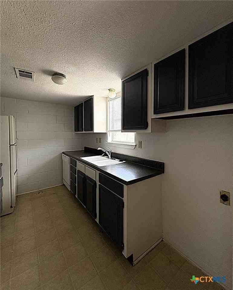 402 S 2nd St #B - Photo 4 of 13