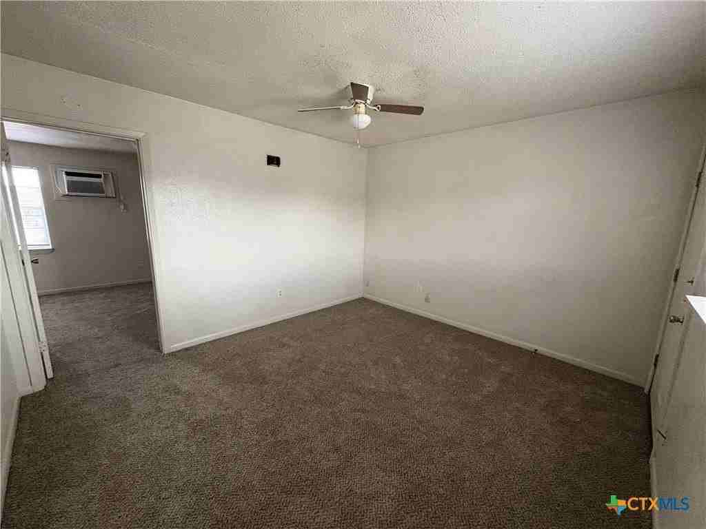 602 Sunset Ln Apt C - Photo 3 of 11