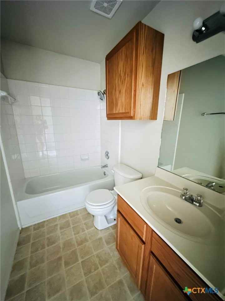 304 Creek St Apt D - Photo 6 of 8