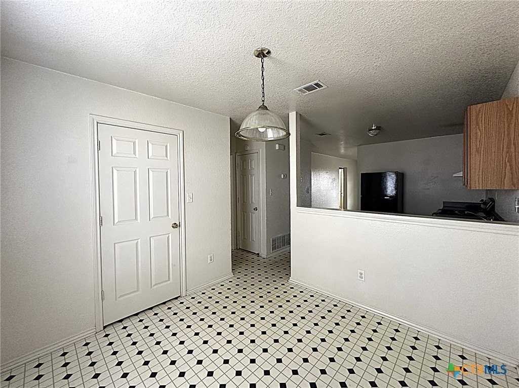 2801 Cantabrian Dr Apt D - Photo 3 of 11