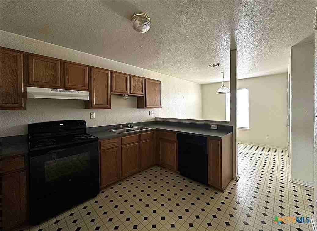 2801 Cantabrian Dr Apt D - Photo 5 of 11