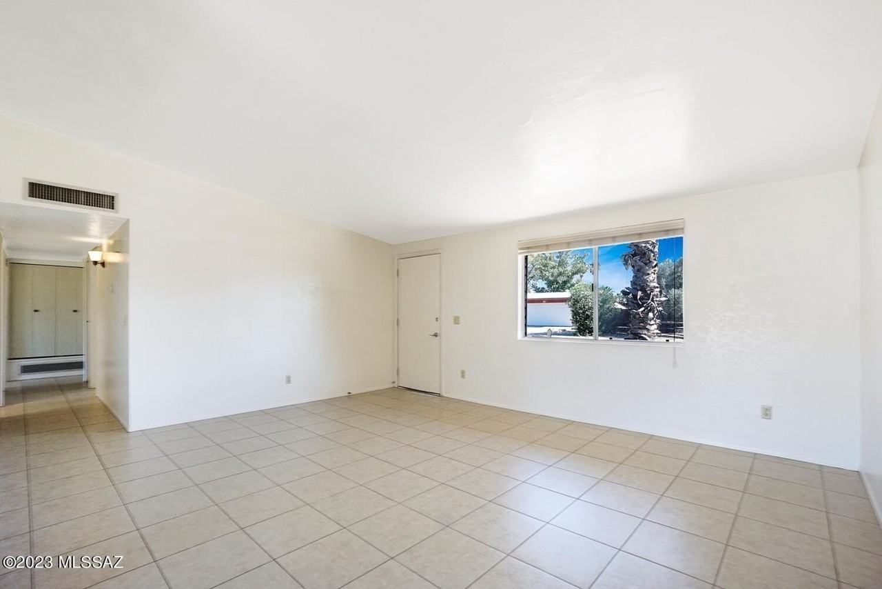 7717 N Jensen Dr - Photo 2 of 6