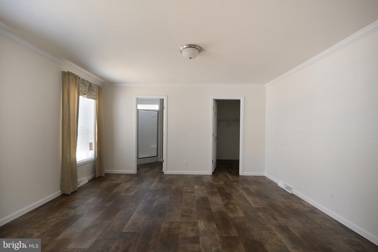 41 Edgewater Dr - Photo 4 of 13