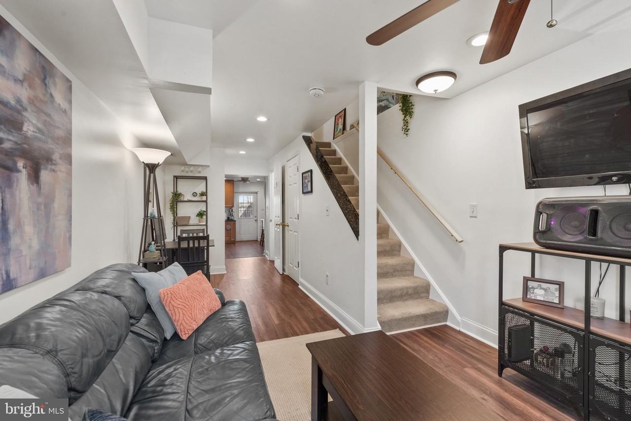 717 S Rose St - Photo 3 of 33