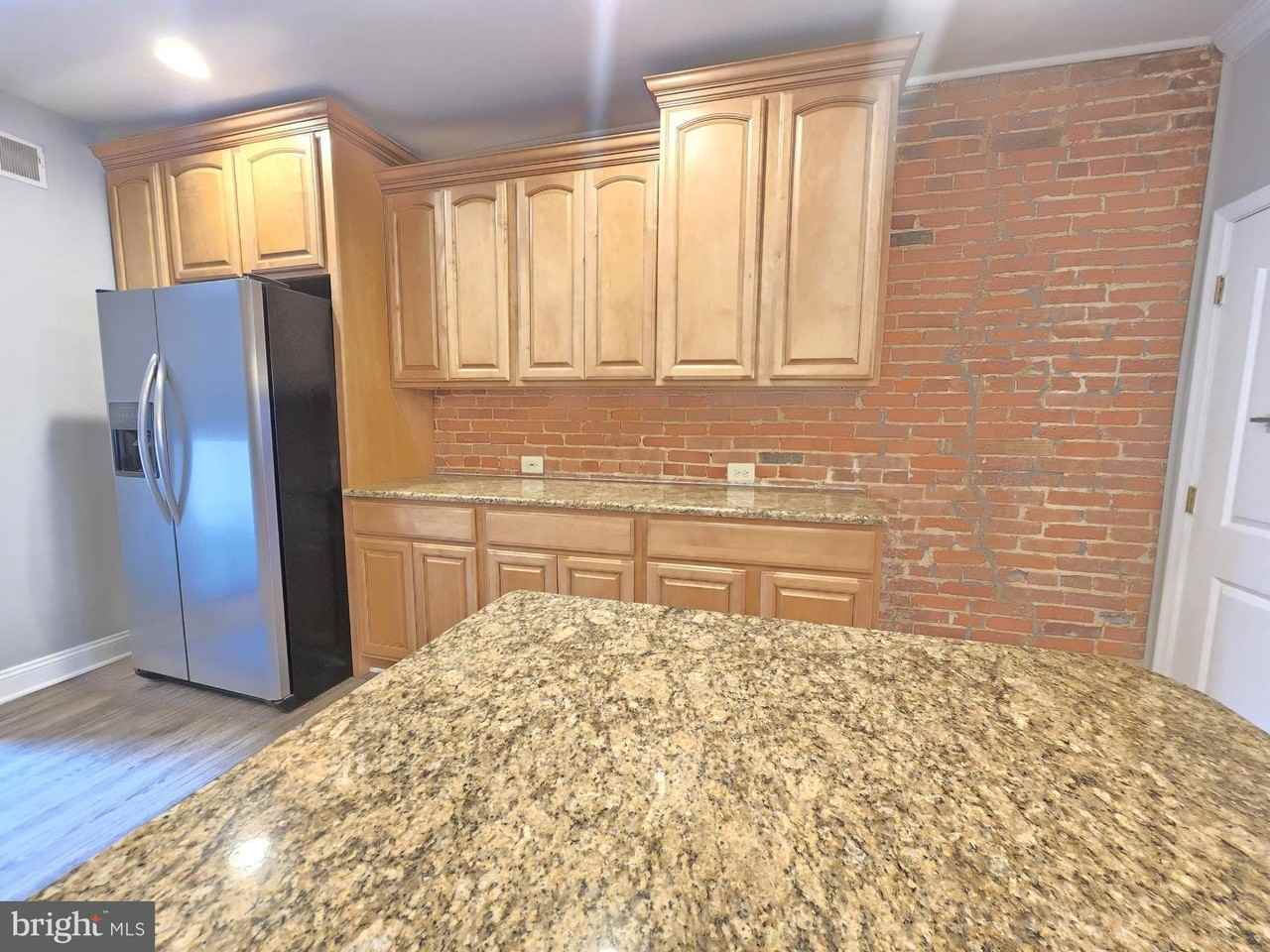 112 N Luzerne Ave - Photo 6 of 23