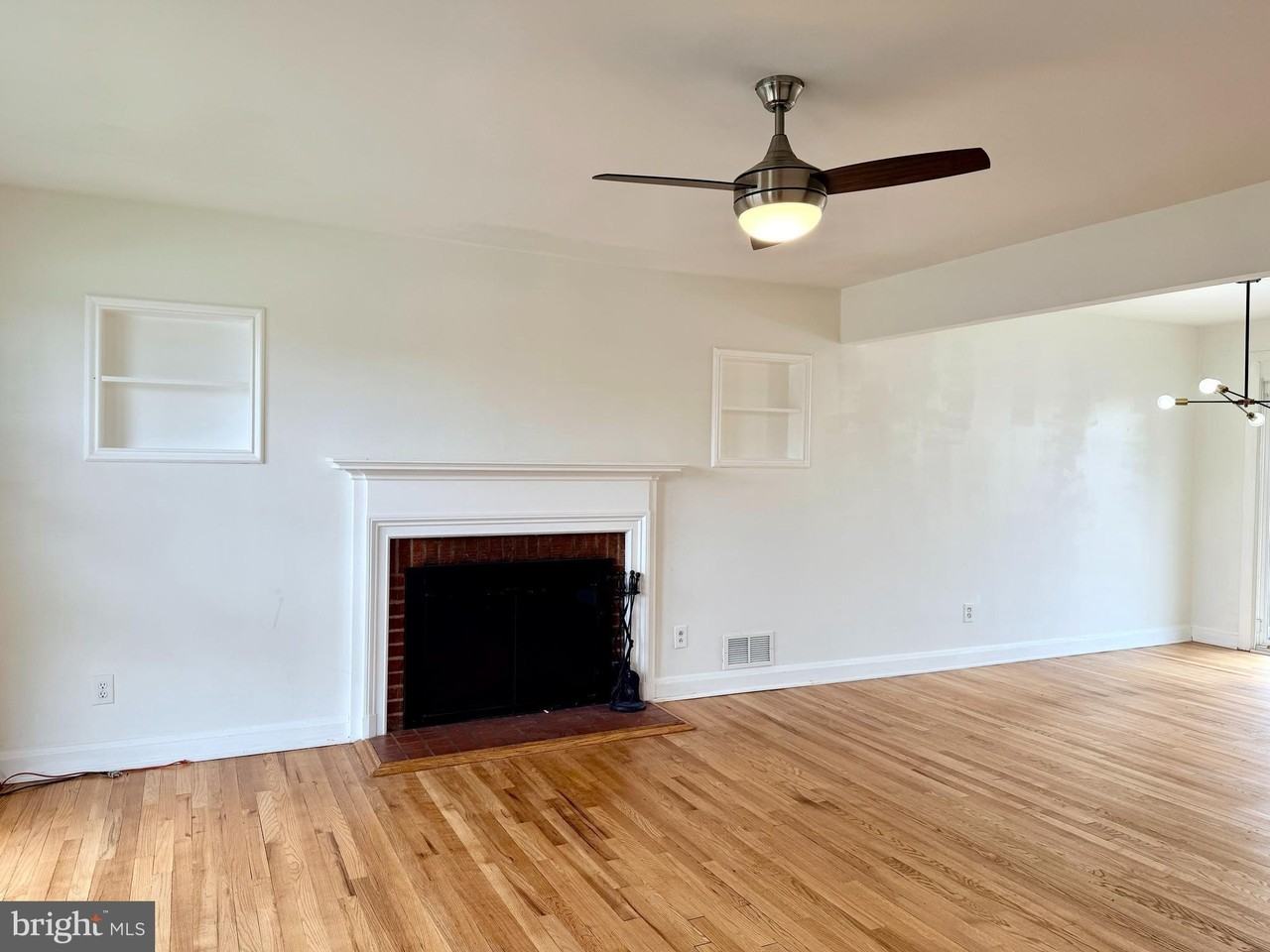 1307 Malbay Dr - Photo 4 of 24