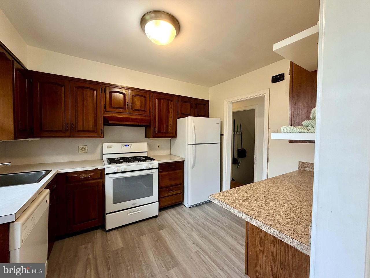 1307 Malbay Dr - Photo 7 of 24