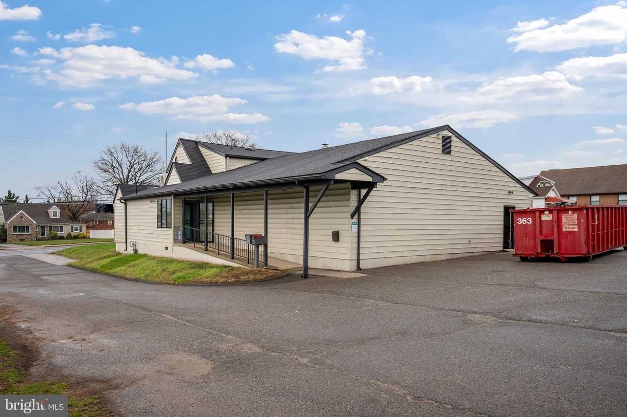 7917 Wise Ave - Photo 5 of 40