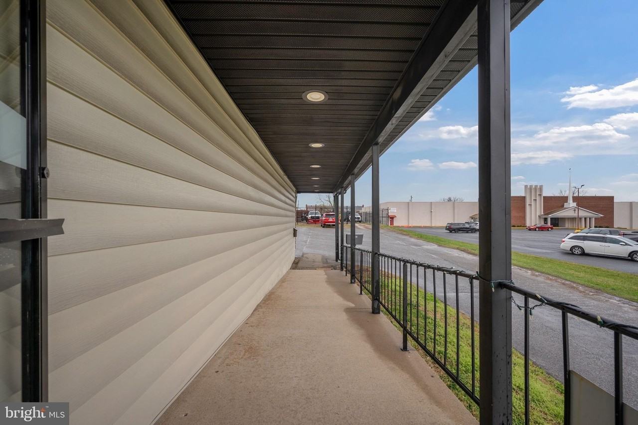 7917 Wise Ave - Photo 6 of 40