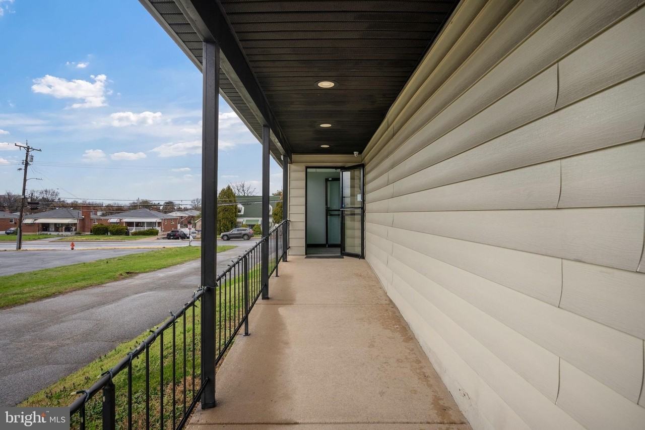 7917 Wise Ave - Photo 7 of 40