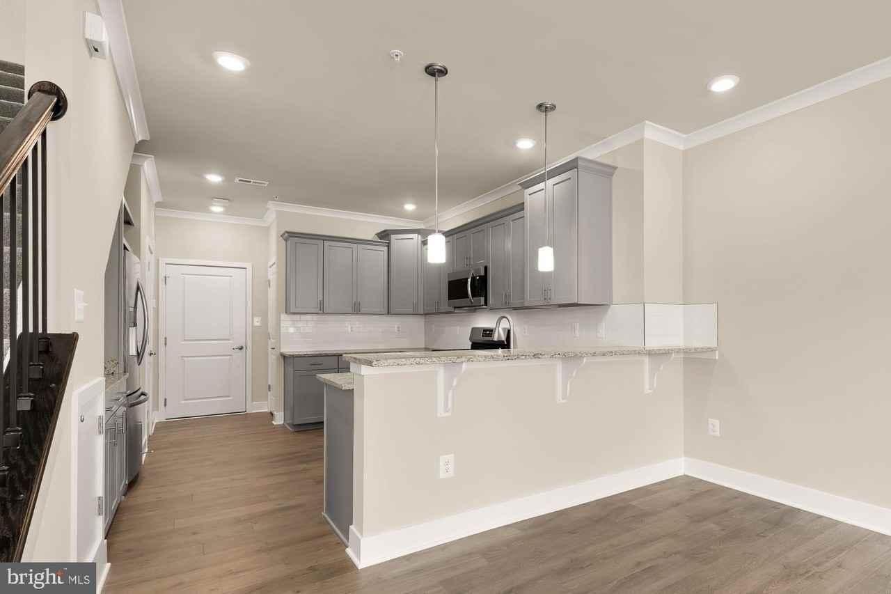 7916 Potter Pl Unit B - Photo 7 of 31