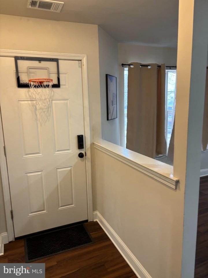 430 Whitman Ln - Photo 2 of 11