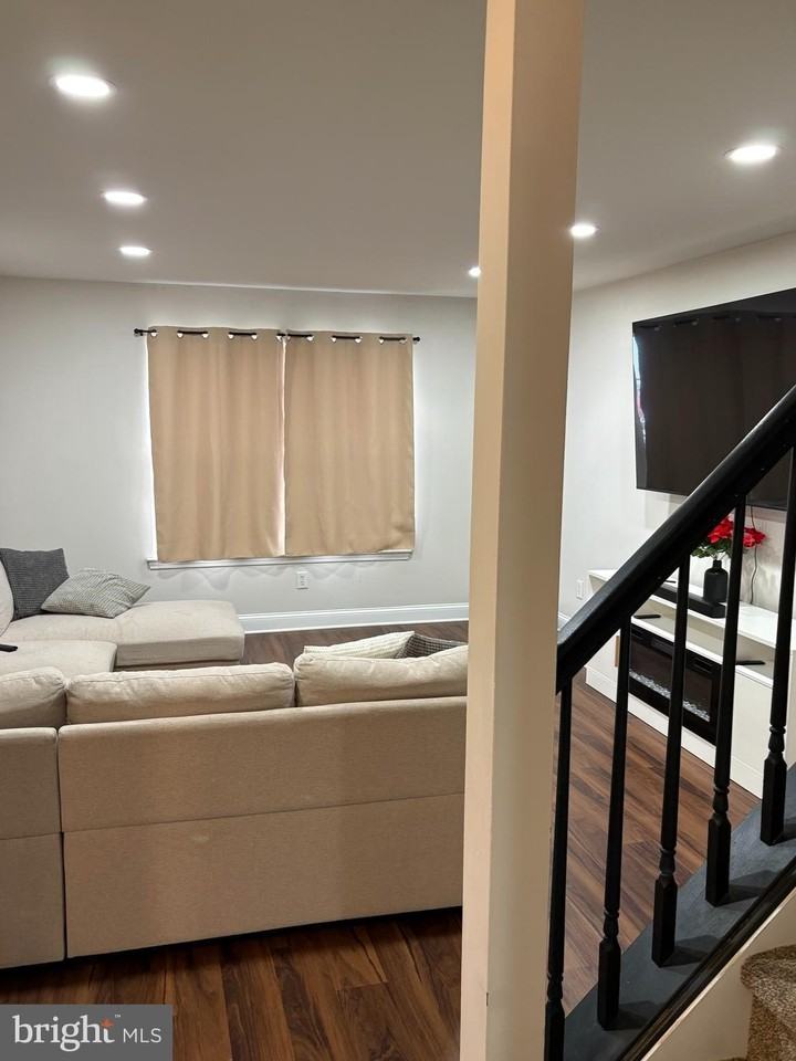 430 Whitman Ln - Photo 5 of 11