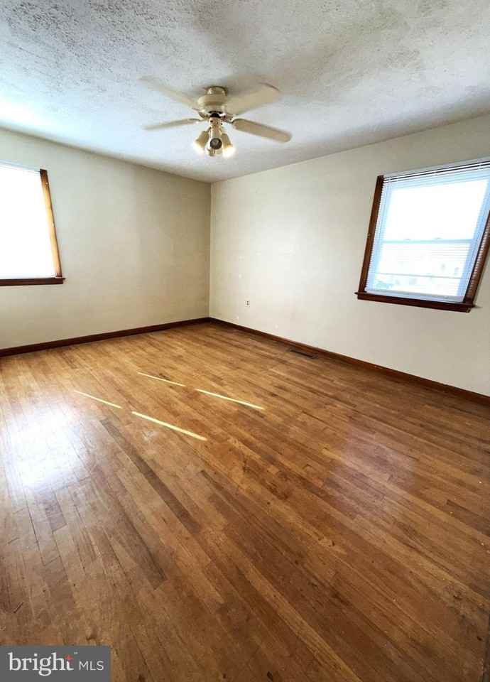 309 Cheryl Ave - Photo 4 of 11