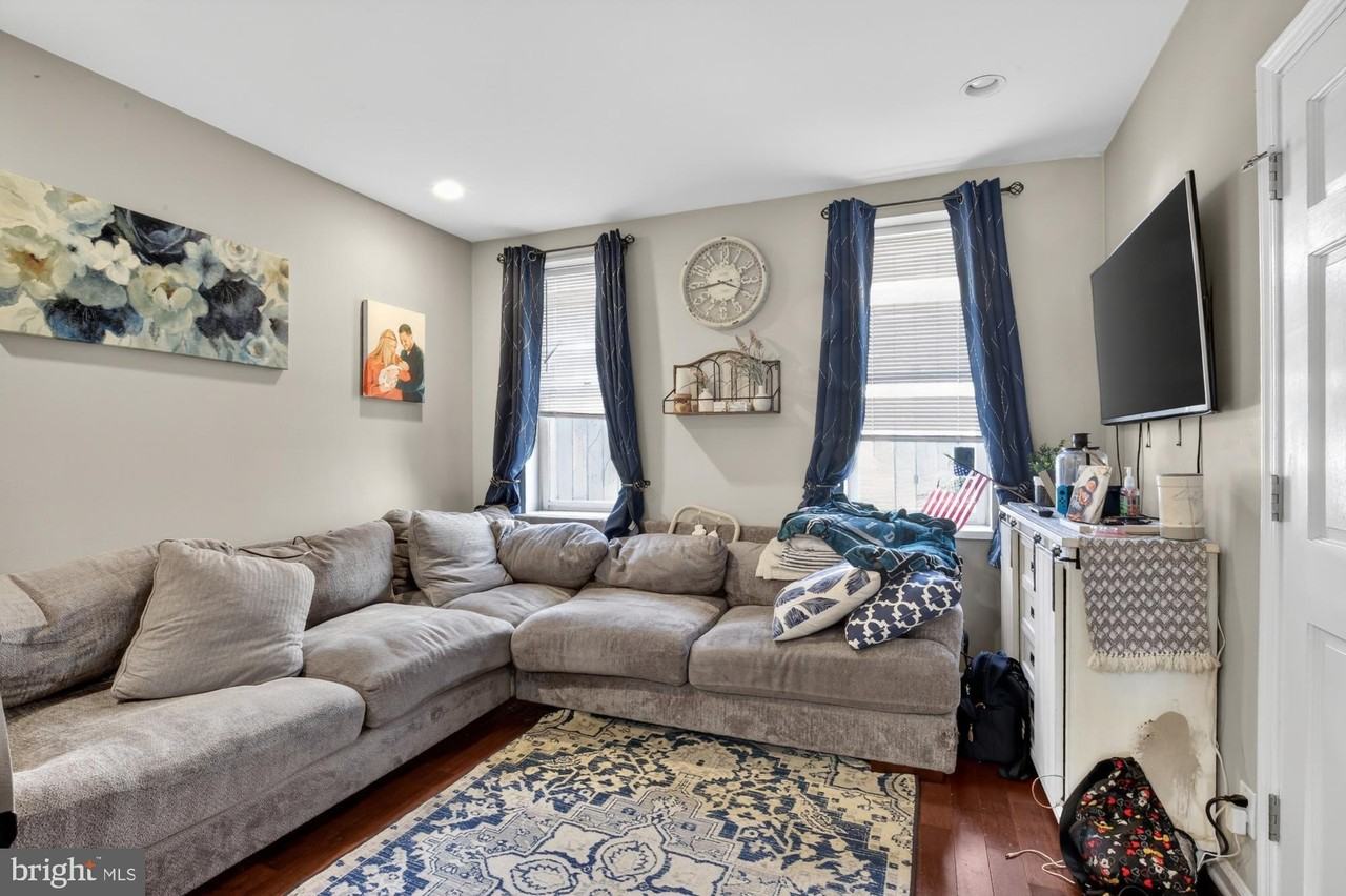 1708 Catharine St Unit 1 - Photo 3 of 17