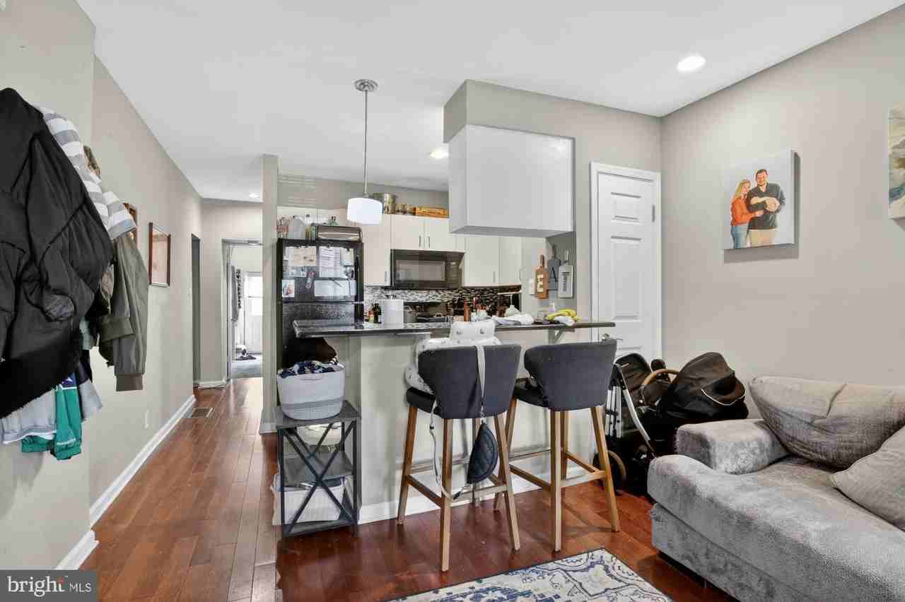 1708 Catharine St Unit 1 - Photo 4 of 17