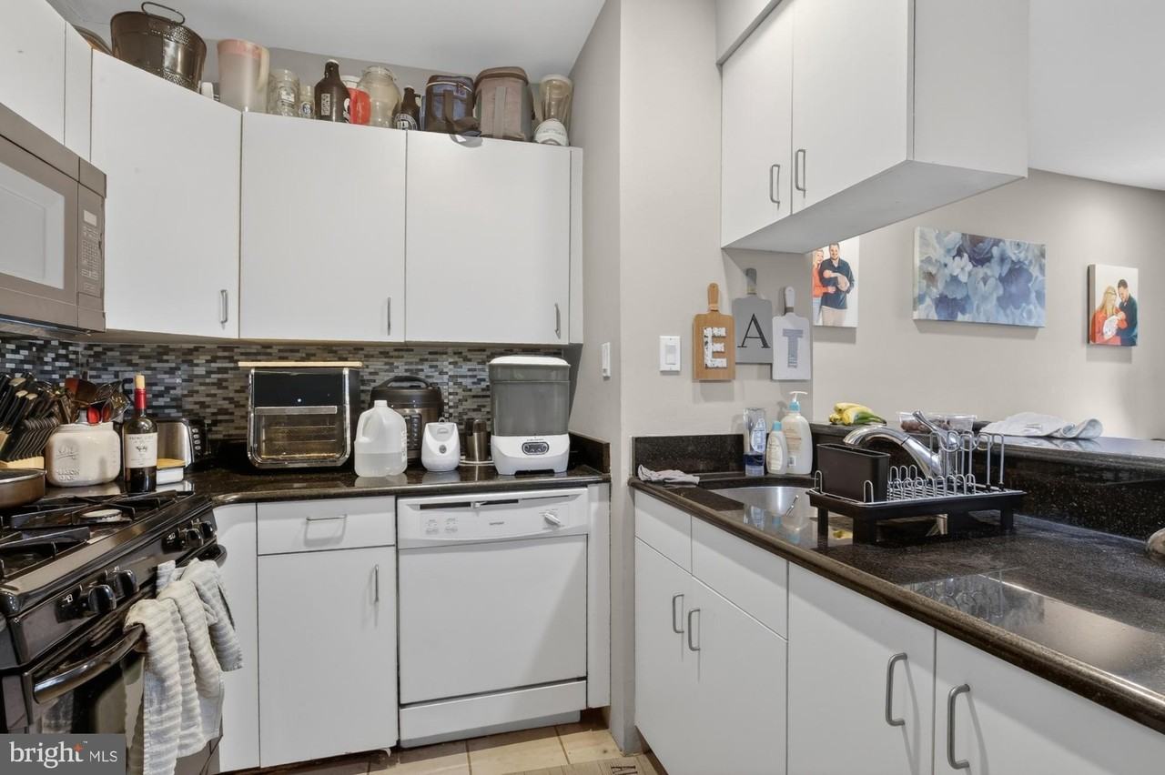 1708 Catharine St Unit 1 - Photo 5 of 17