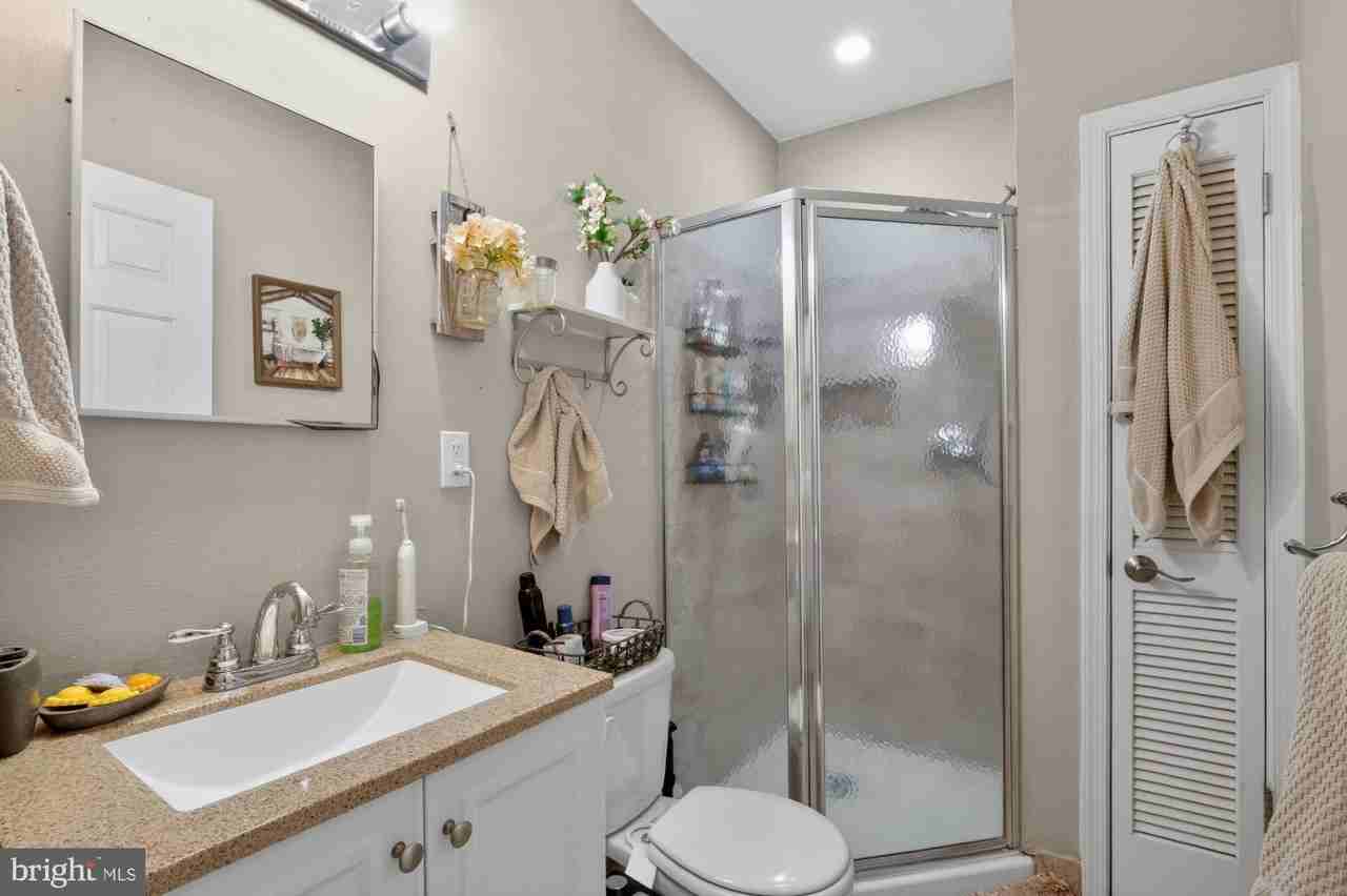 1708 Catharine St Unit 1 - Photo 6 of 17