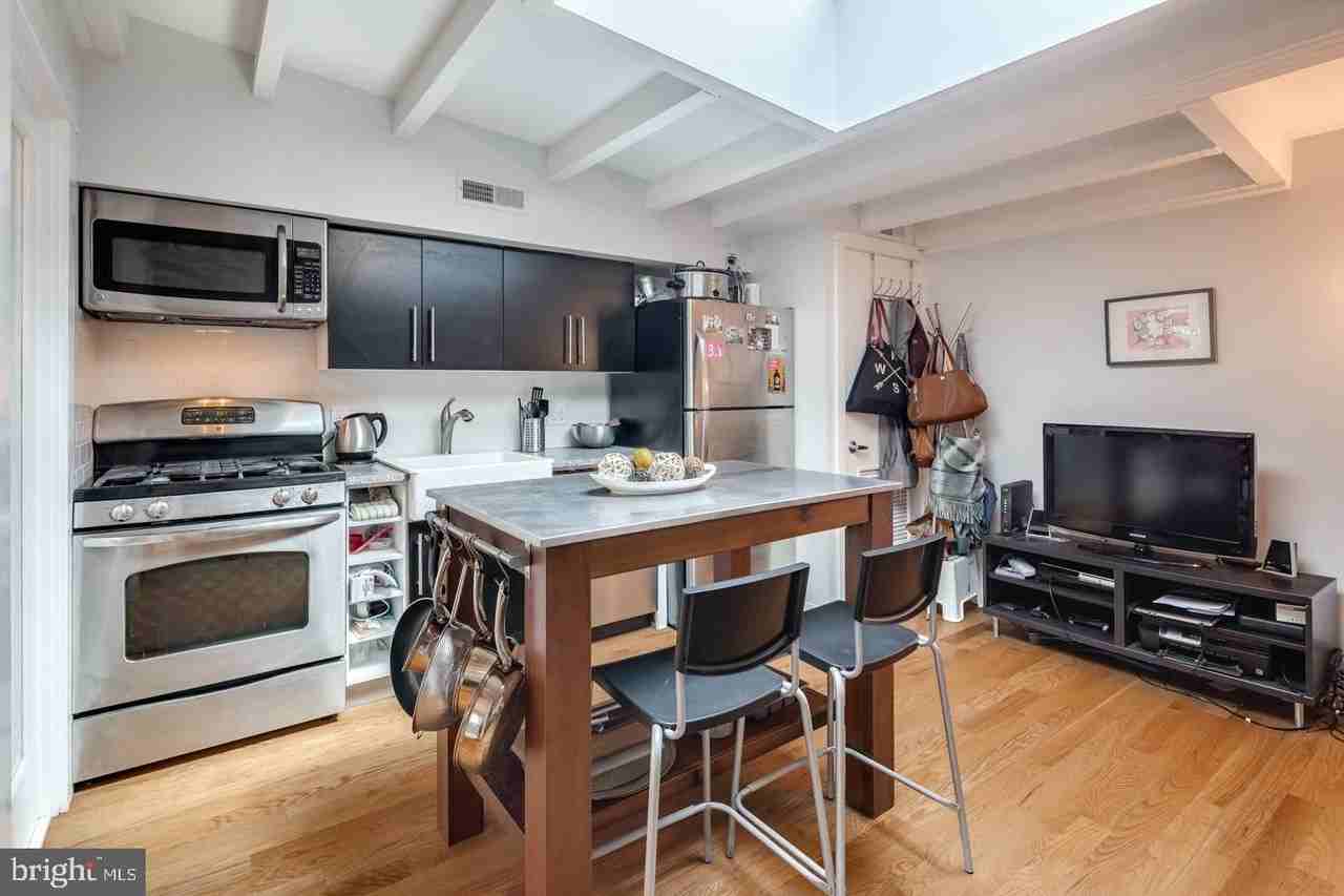 1320 Pine St Apt 4f - Photo 3 of 11