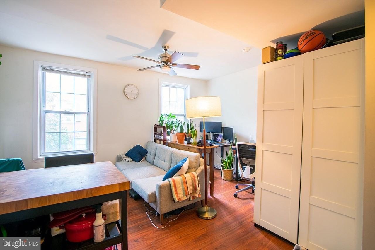 1431 Lombard St Apt 2 - Photo 2 of 9