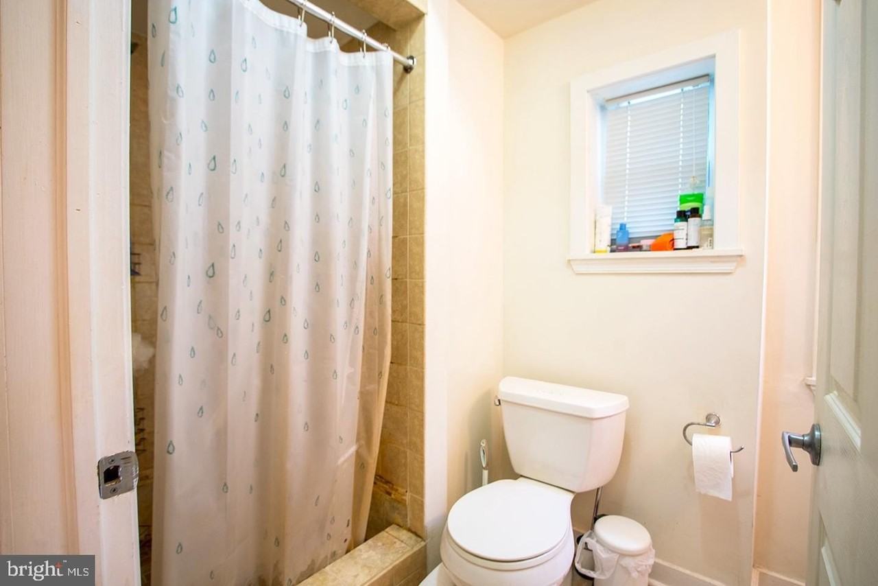 1431 Lombard St Apt 2 - Photo 4 of 9