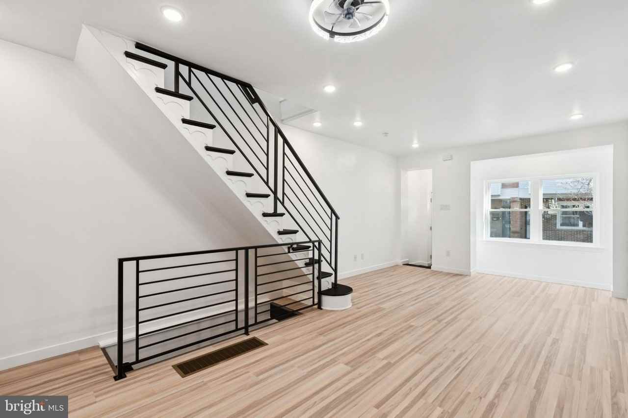 2242 S Bonsall St - Photo 3 of 25