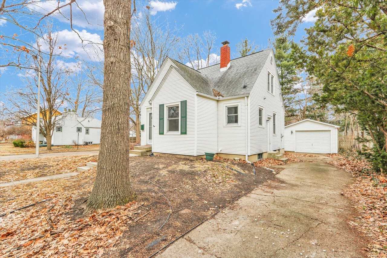 502 E Washington St #1 - Photo 2 of 29