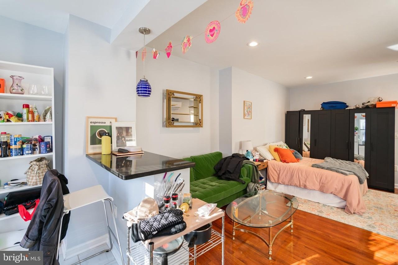 1116 Pine St Apt 3r - Photo 2 of 9