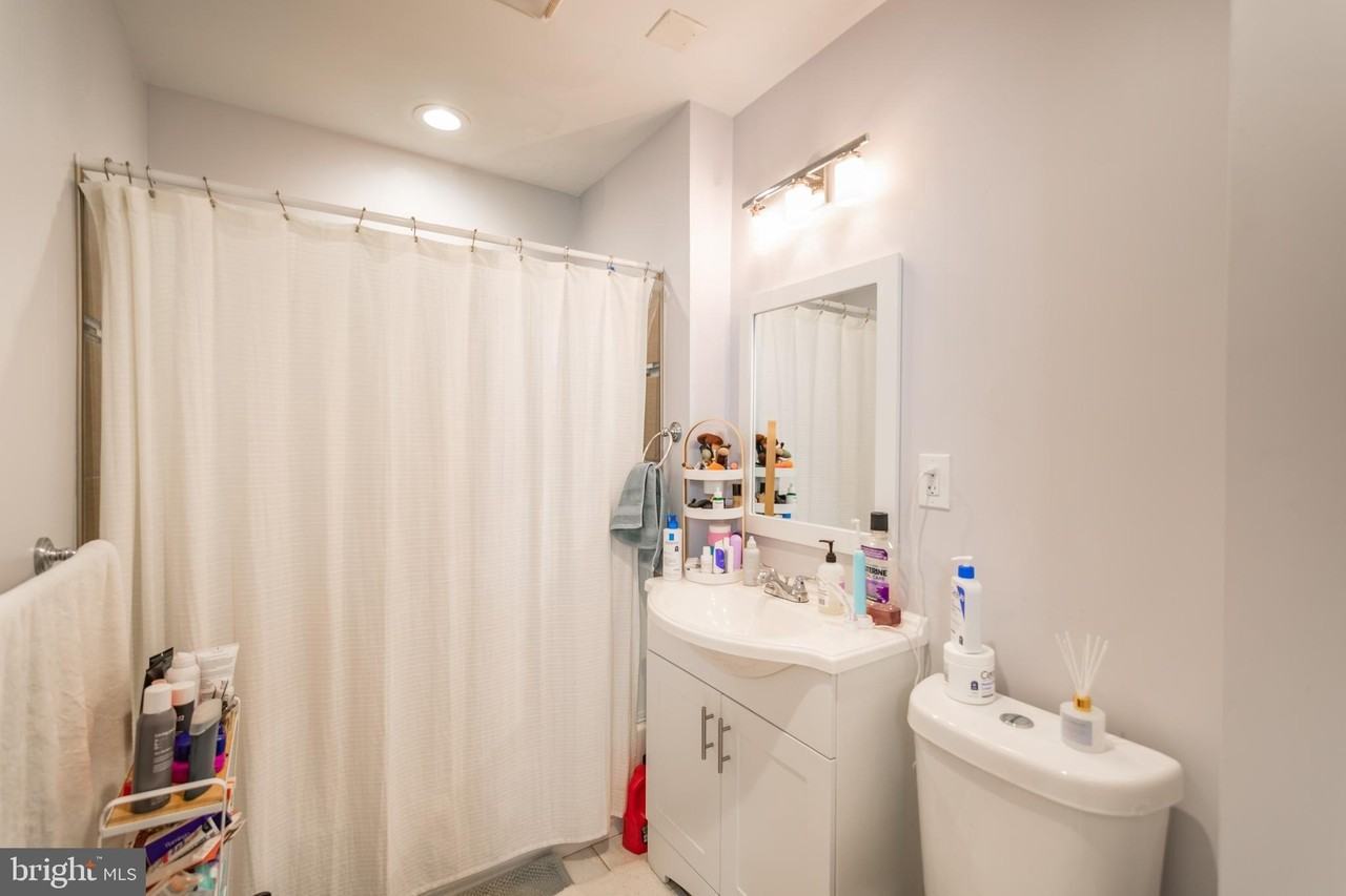 1116 Pine St Apt 3r - Photo 4 of 9