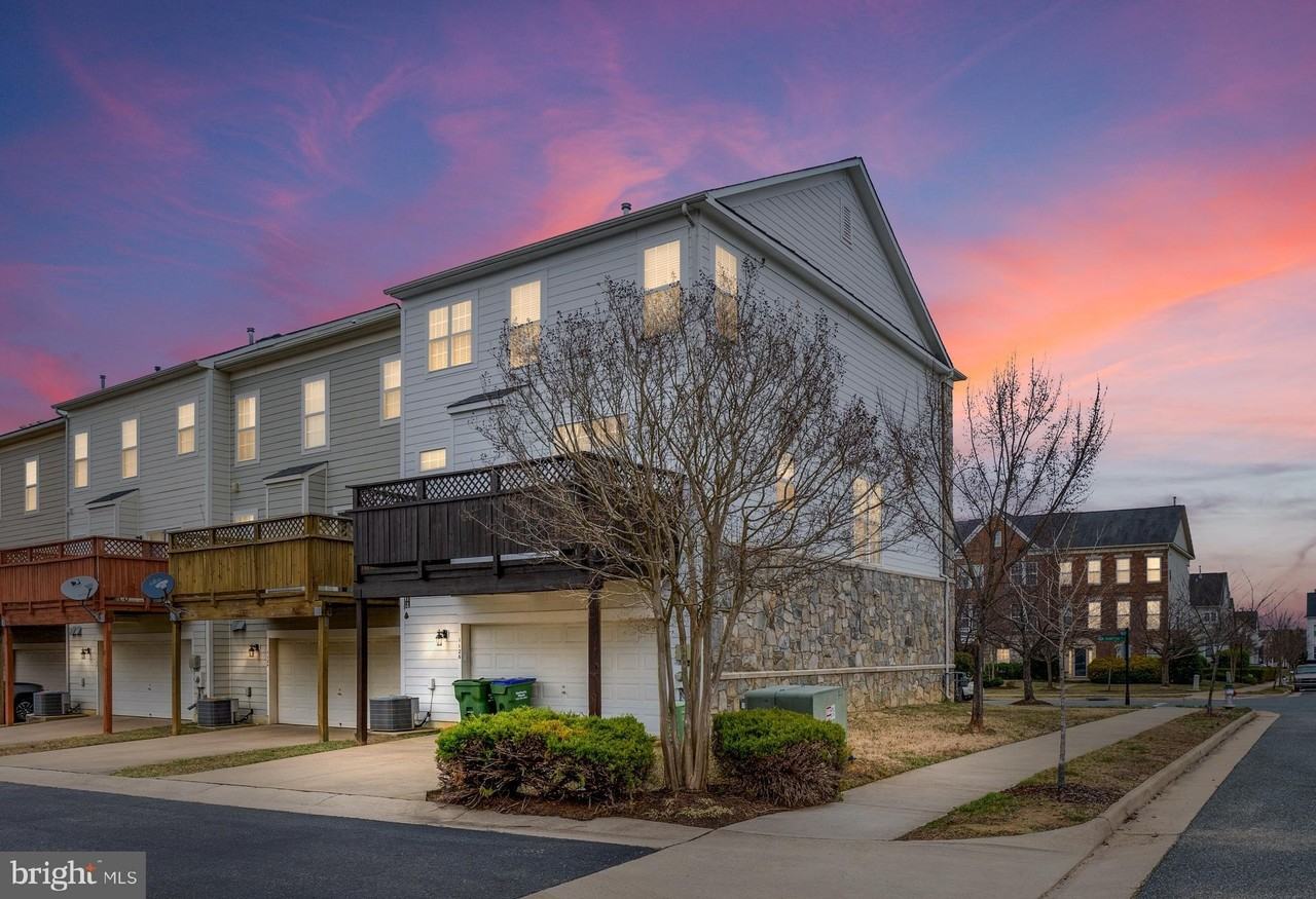 1126 Hampton St - Photo 2 of 48