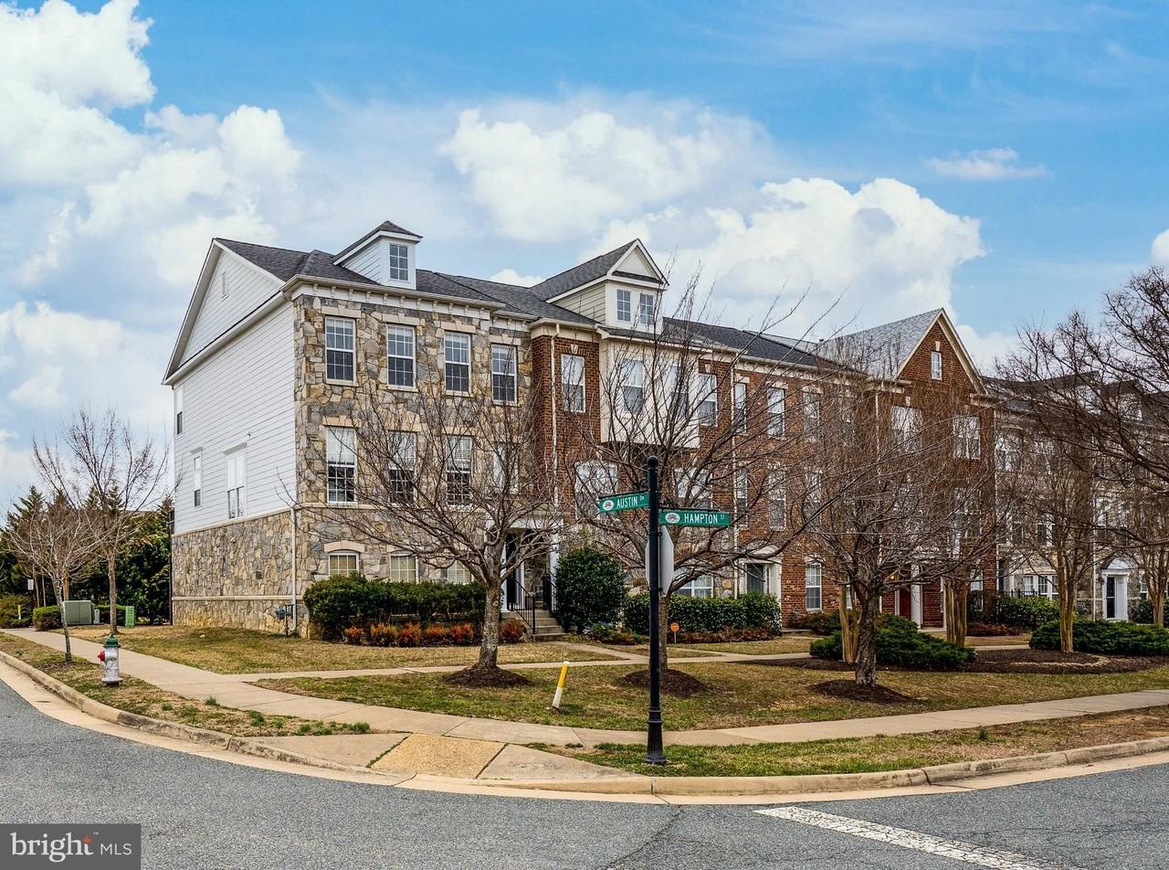 1126 Hampton St - Photo 4 of 48