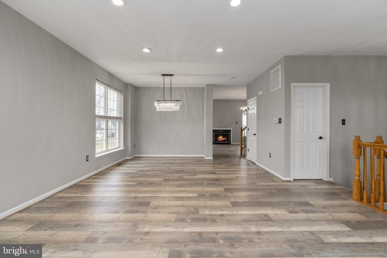 1126 Hampton St - Photo 7 of 48