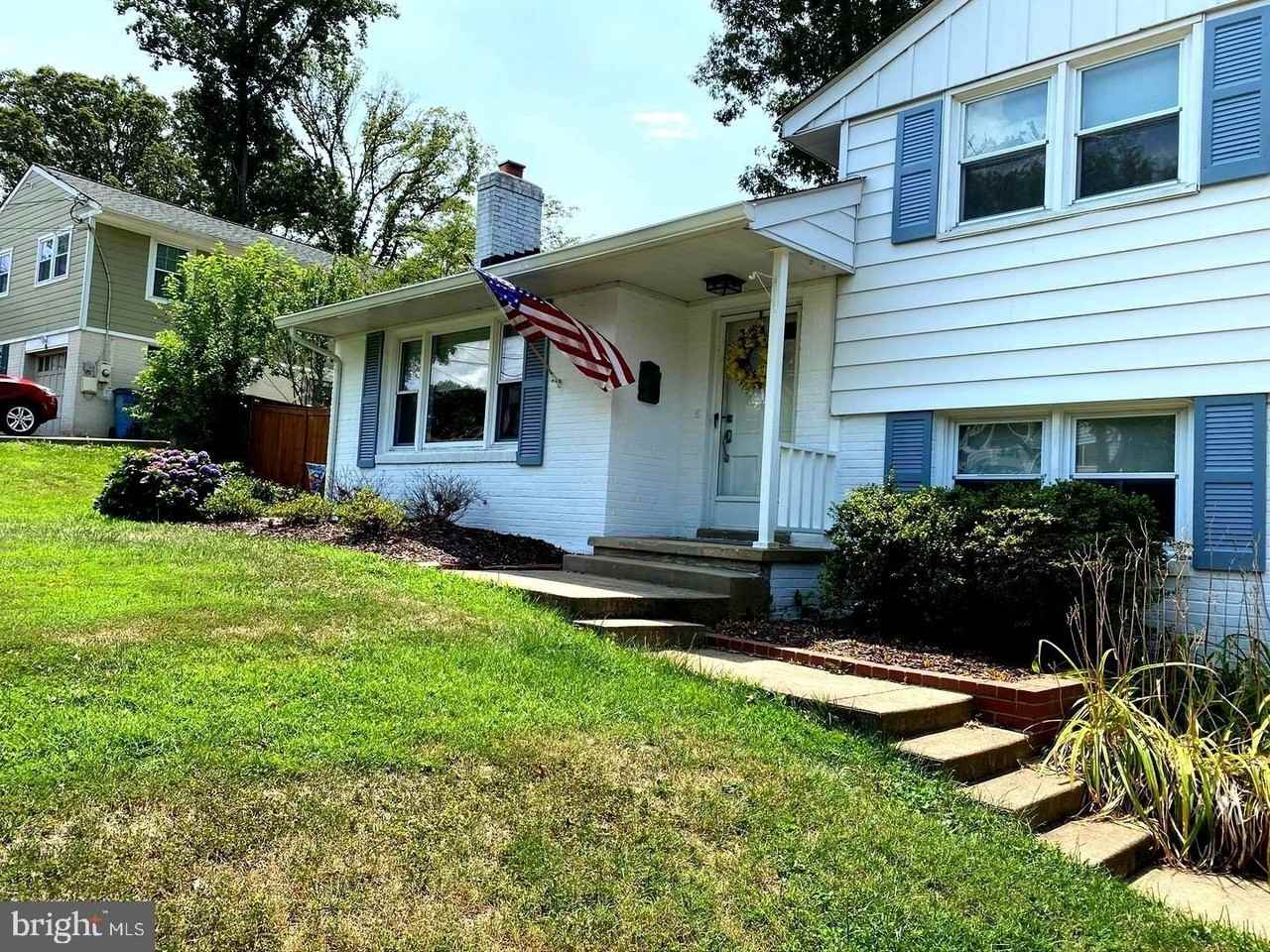 7427 Grace St - Photo 2 of 39