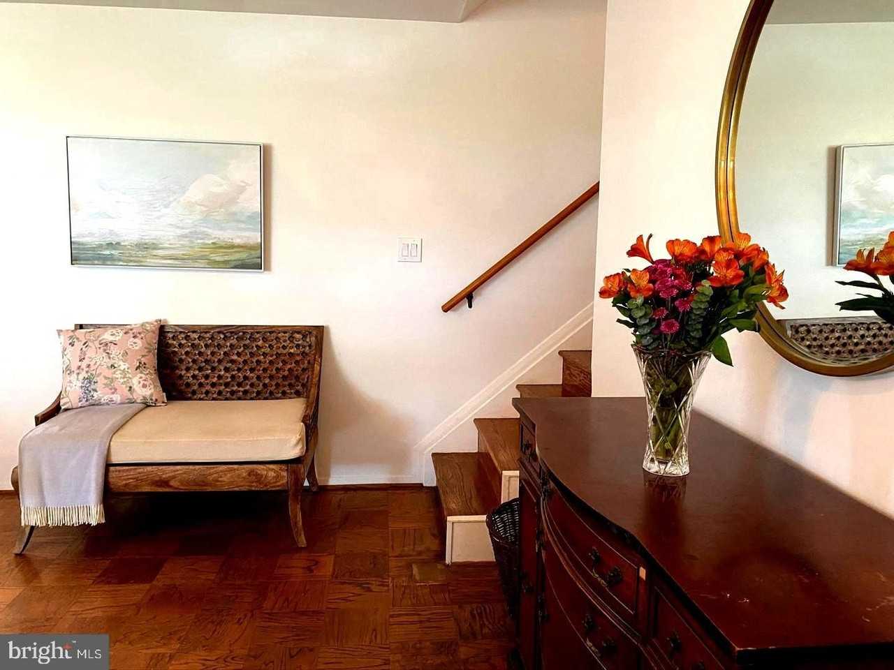 7427 Grace St - Photo 4 of 39