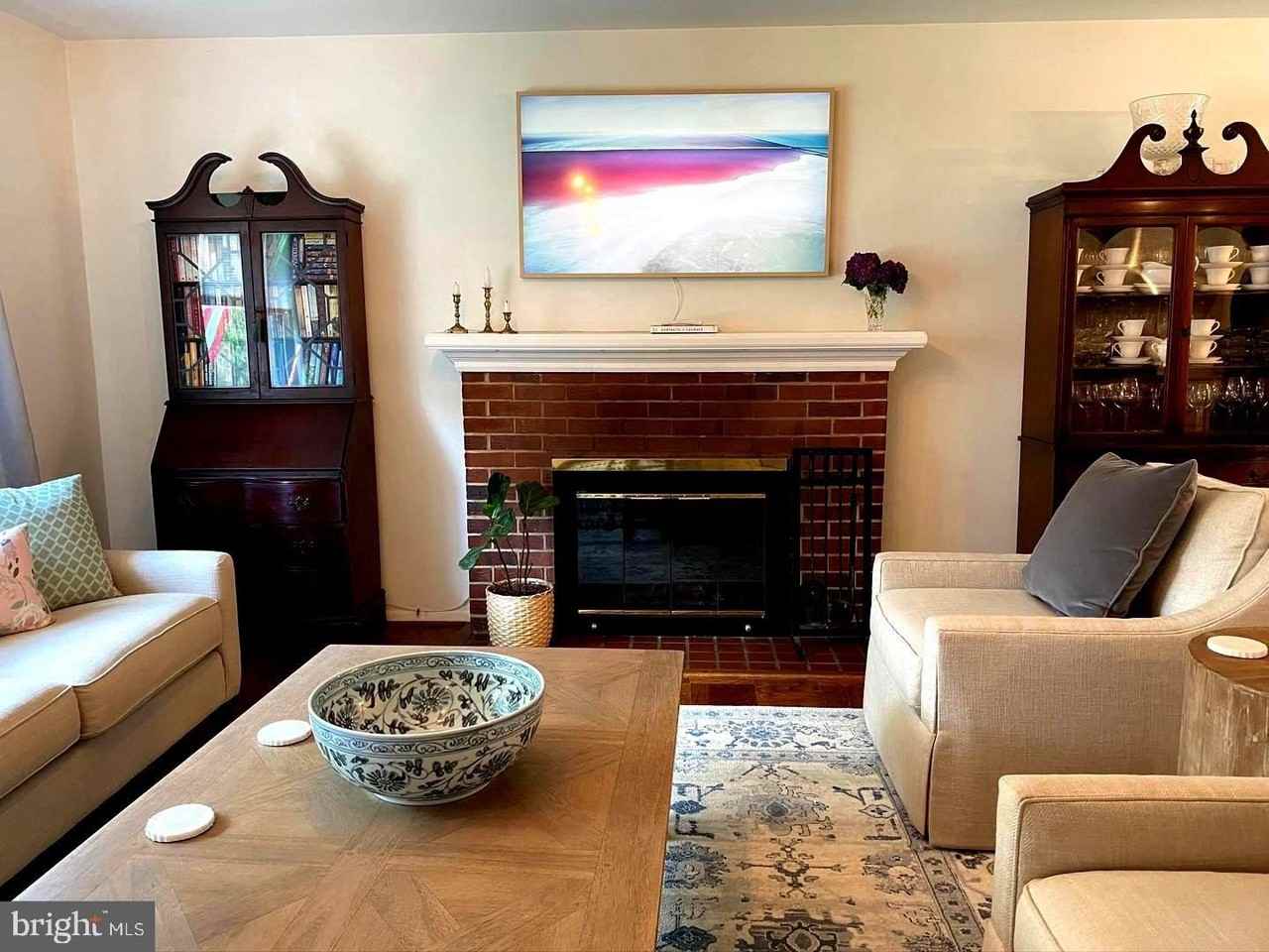 7427 Grace St - Photo 5 of 39