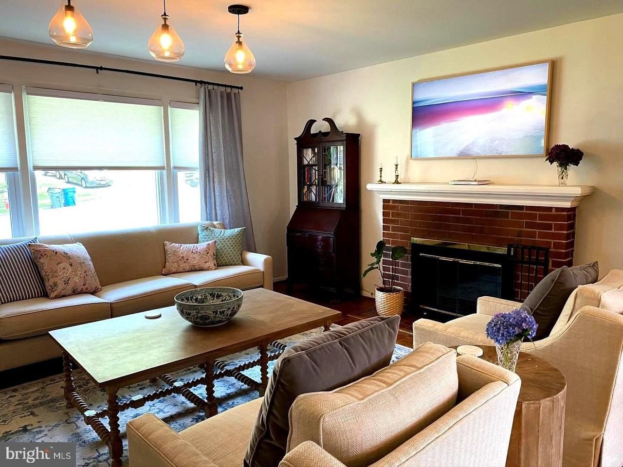 7427 Grace St - Photo 6 of 39